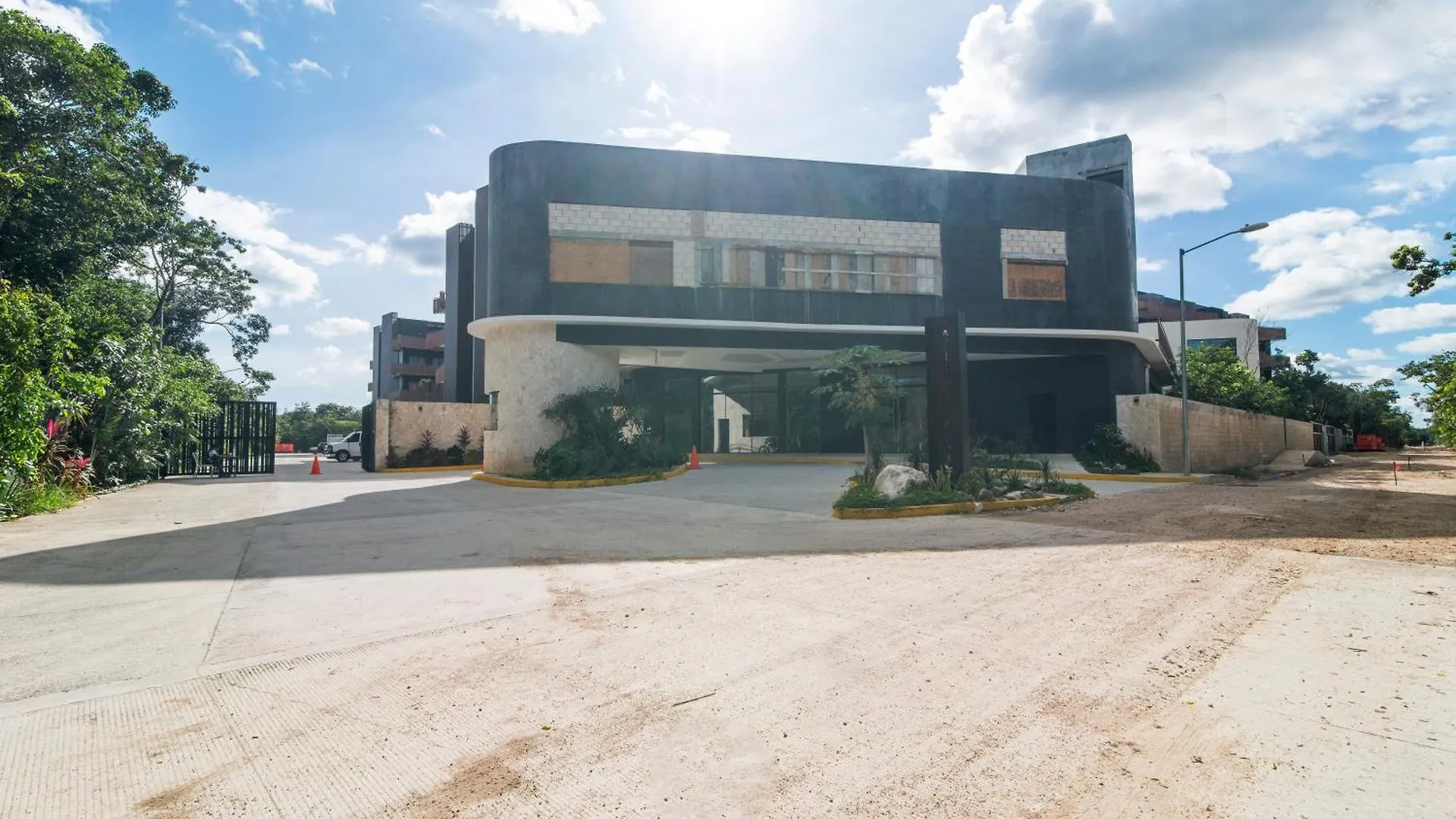 1 Bedroom Apartment With Beach Club Included Tulum Mexique